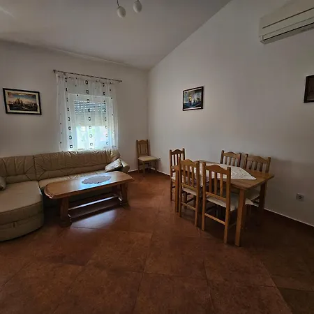 Kaja פולה